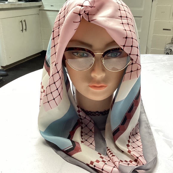 Silky soft multicolored scarf - Picture 1 of 6
